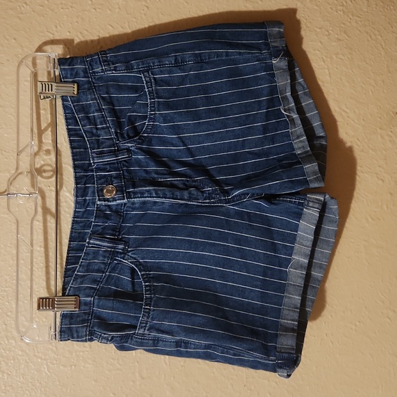 Pants - $3 SALE!!! Womens size 4 shorts